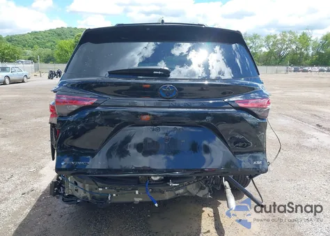 2025 Toyota Sienna Woodland Edition/Xse z USA, uszkodzony, nr VIN 5TDCSKFCXSS156213